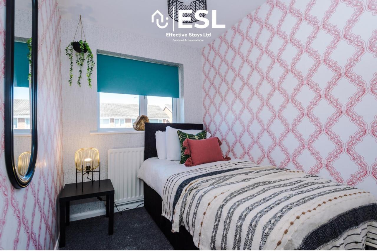 3 Bedroom House With Garden And Driveway Parking - Less Than 10 Mins From Chester City Centre Dış mekan fotoğraf